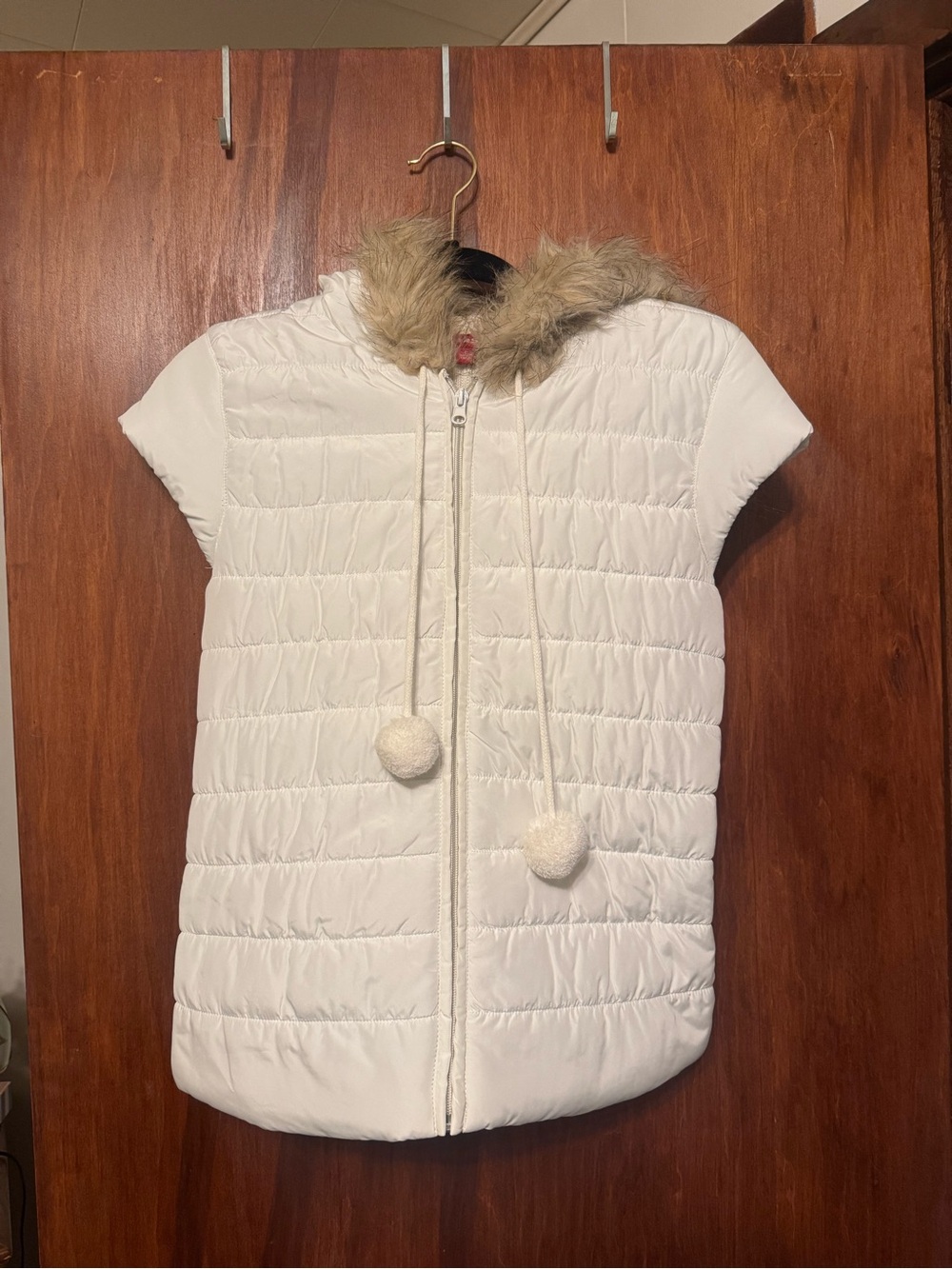 Women’s Puffer Vest with Faux Fur Hood Size Large